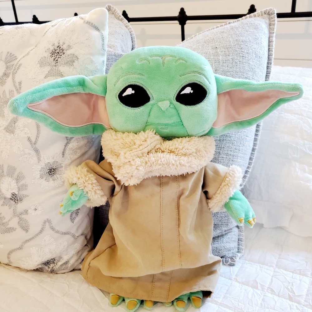 EUC Star Wars The Mandalorian The Child Baby Yoda Character Plush